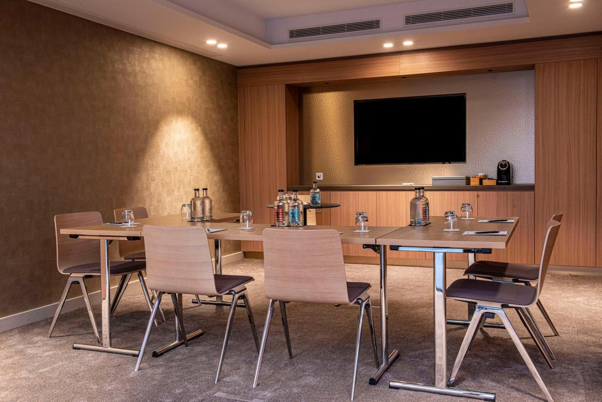 Radisson Blu Hotel, Centre Hotel 4*