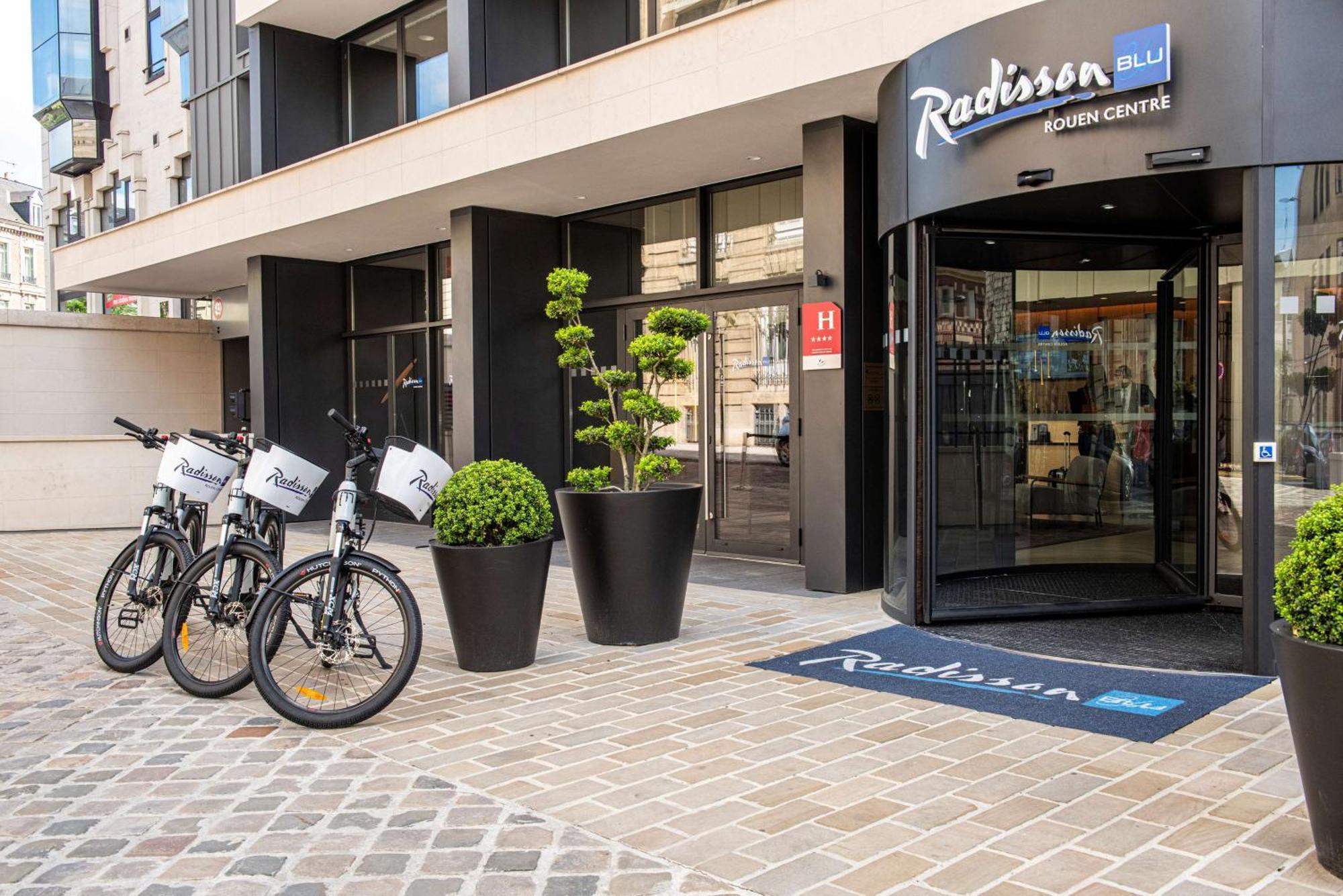 Radisson Blu Hotel, Centre 4*