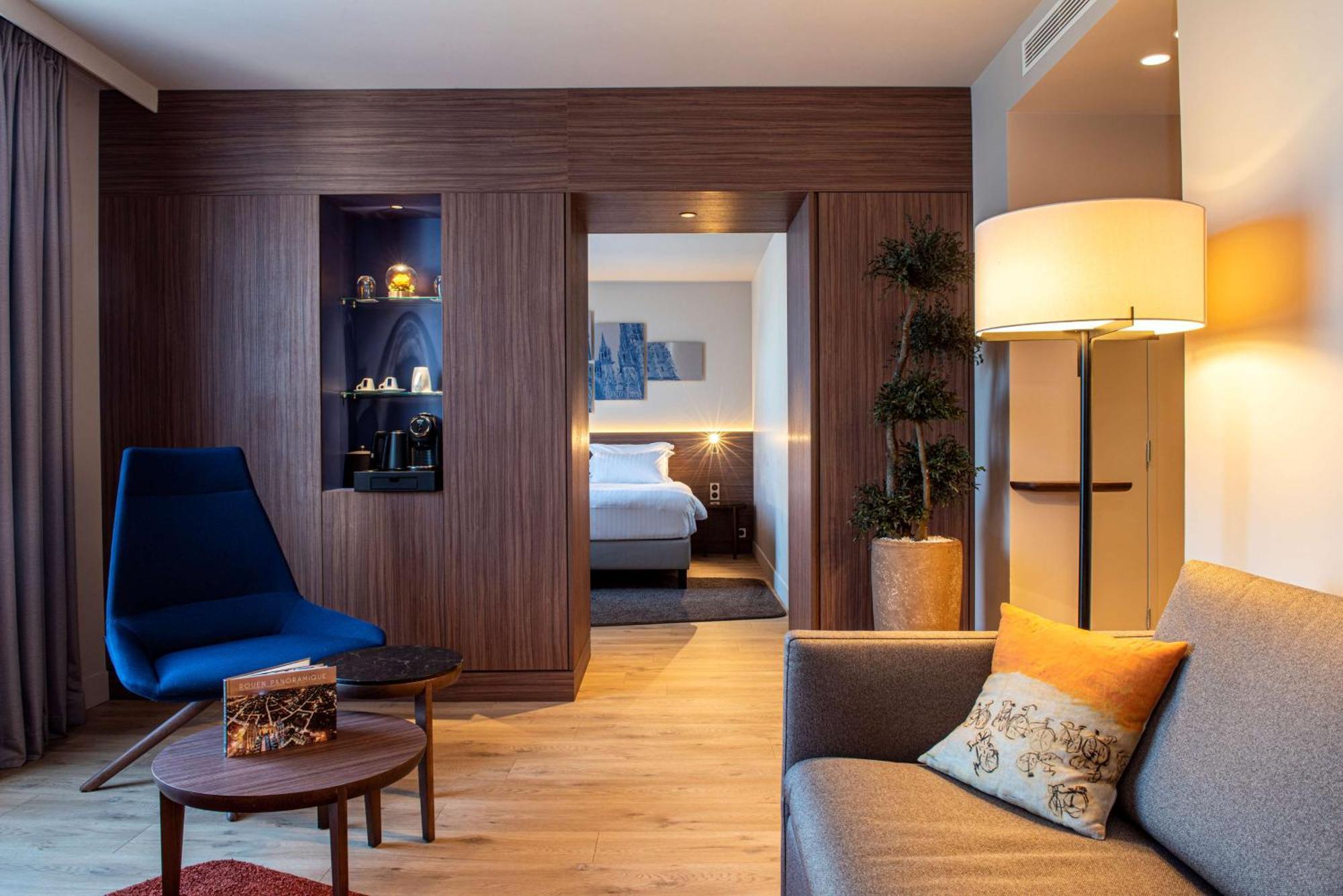 Hotel Radisson Blu Hotel, Centre 4*