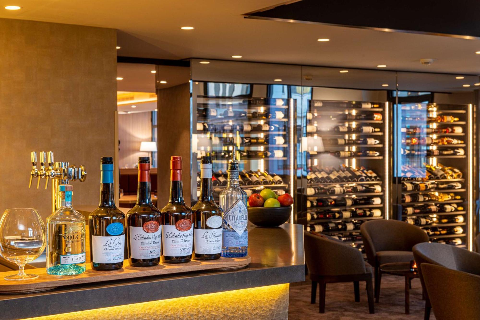 Radisson Blu Hotel, Centre 4*
