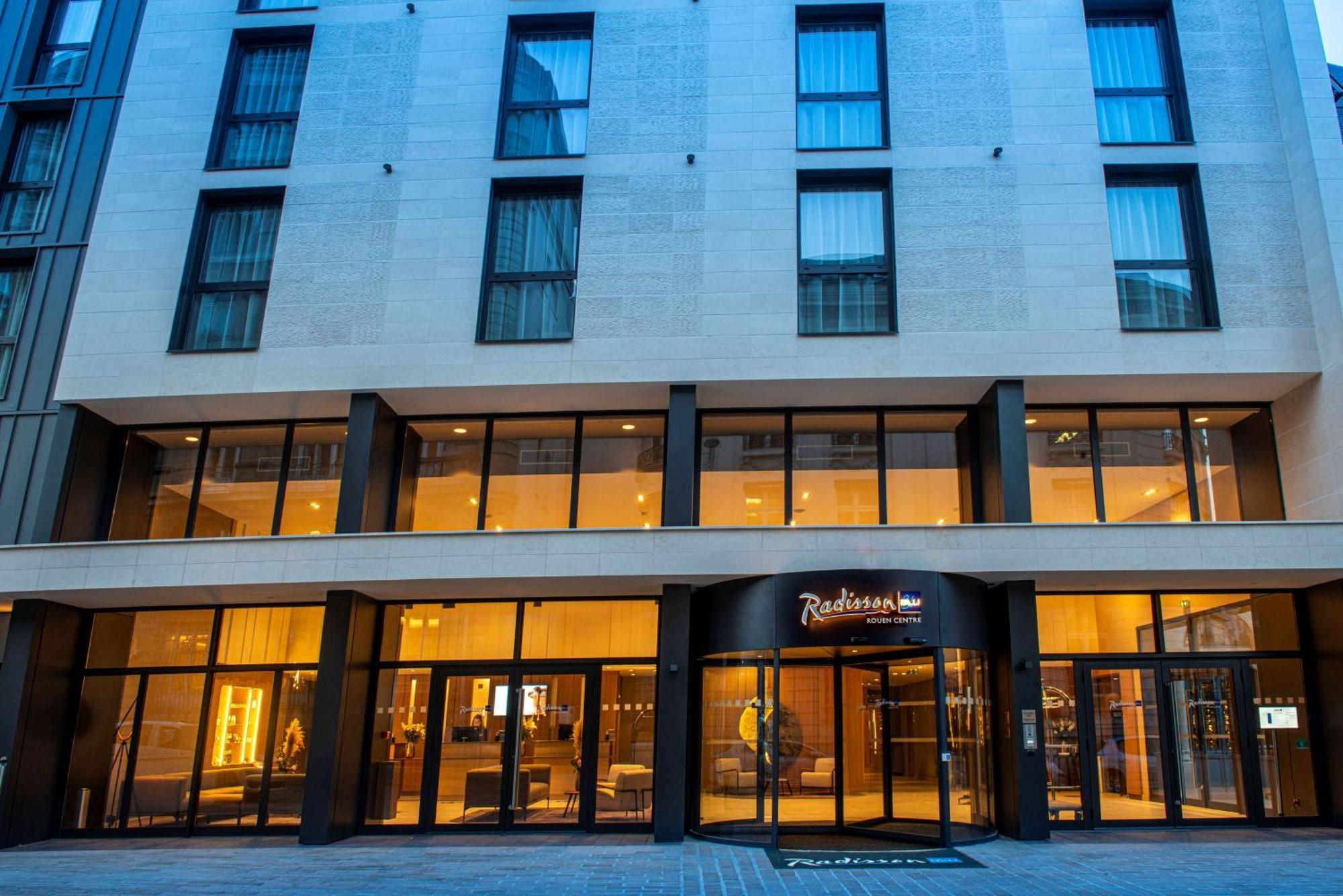 Hotel Radisson Blu Hotel, Centre 4*